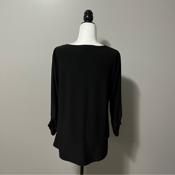 Pretty Women Henley Black 3/4 Sleeve Rounded Hem Top - Picture 9 of 11